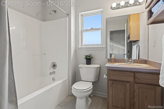 8249 Clocktower Court, Romulus, MI 48174
