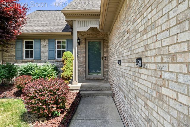 8249 Clocktower Court, Romulus, MI 48174