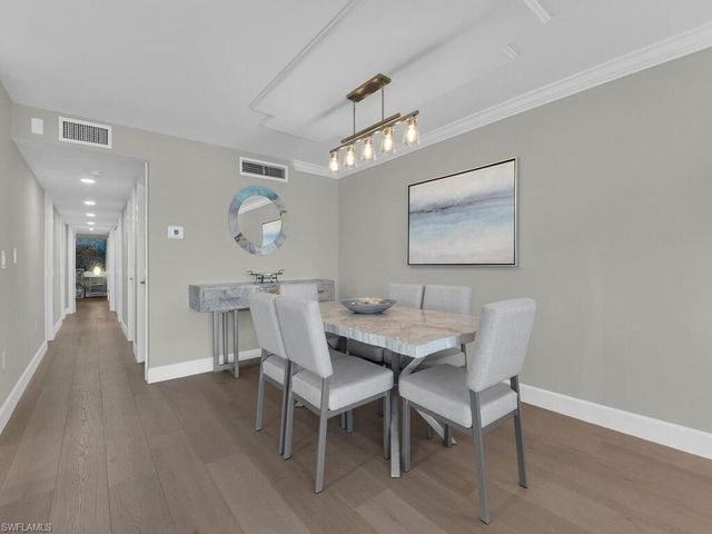 222 Harbour DR 103, Naples, FL 34103