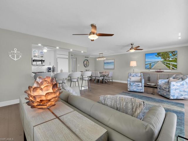 222 Harbour DR 103, Naples, FL 34103