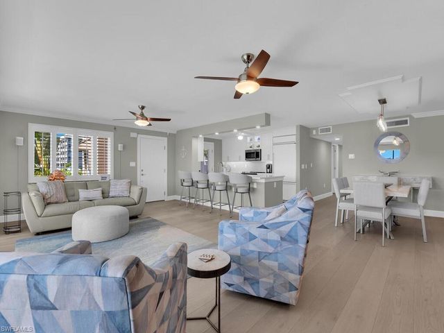 222 Harbour DR 103, Naples, FL 34103