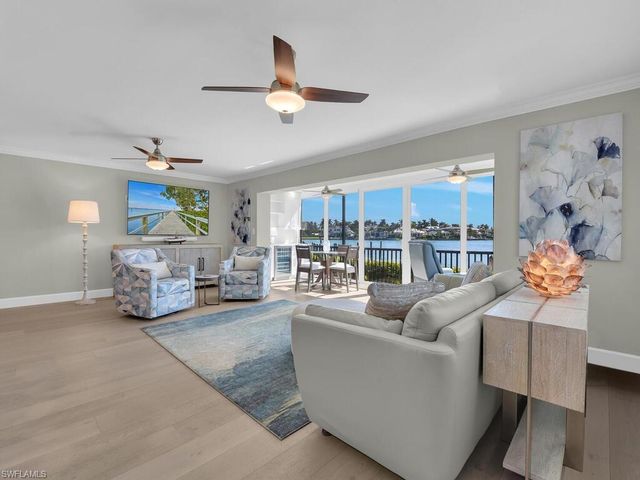 222 Harbour DR 103, Naples, FL 34103