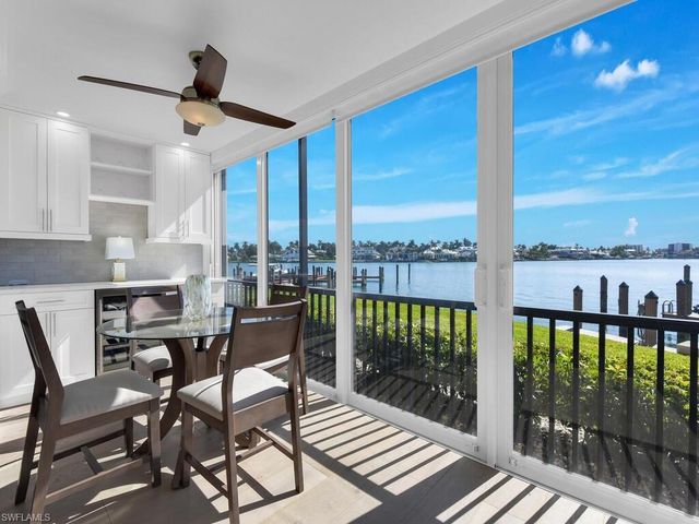 222 Harbour DR 103, Naples, FL 34103