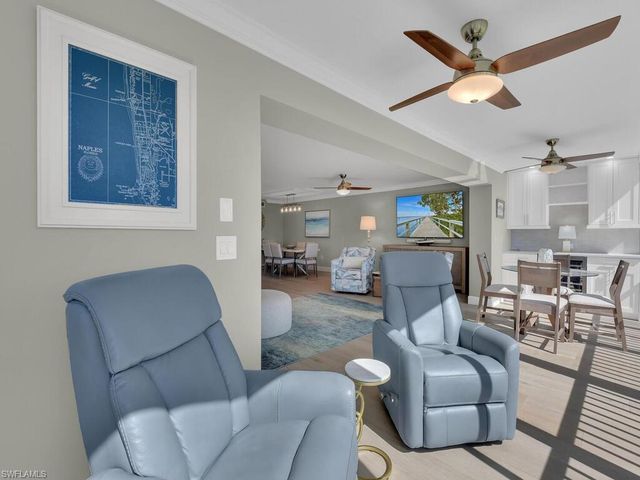 222 Harbour DR 103, Naples, FL 34103