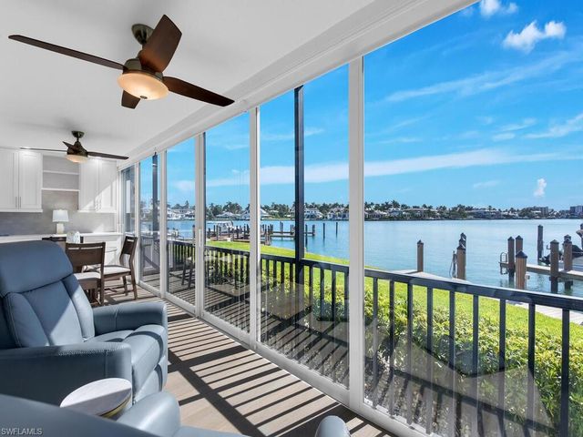 222 Harbour DR 103, Naples, FL 34103