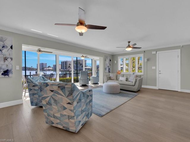 222 Harbour DR 103, Naples, FL 34103