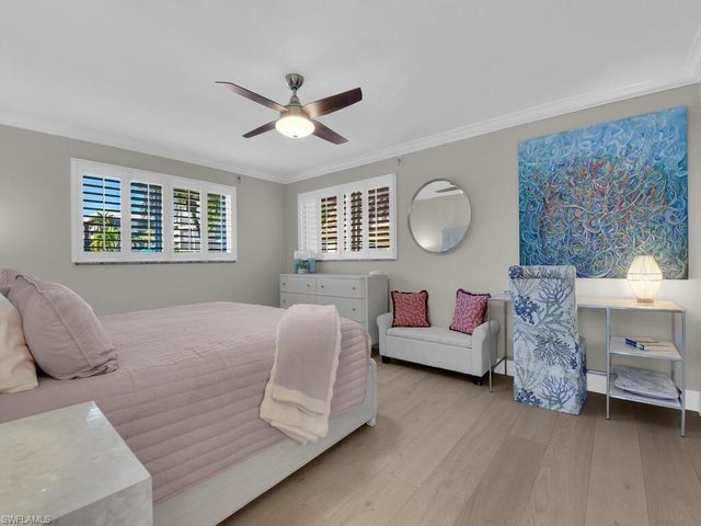 222 Harbour DR 103, Naples, FL 34103