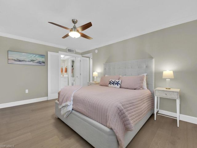 222 Harbour DR 103, Naples, FL 34103