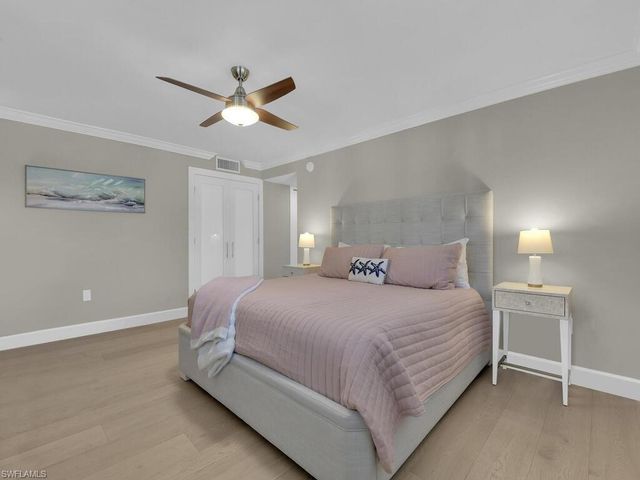 222 Harbour DR 103, Naples, FL 34103