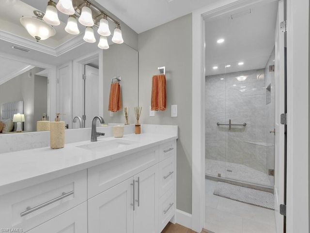 222 Harbour DR 103, Naples, FL 34103