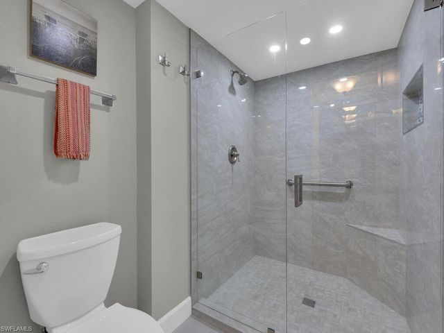 222 Harbour DR 103, Naples, FL 34103