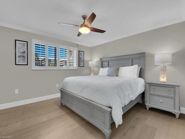 222 Harbour DR 103, Naples, FL 34103