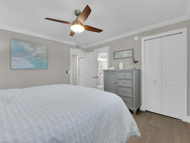 222 Harbour DR 103, Naples, FL 34103