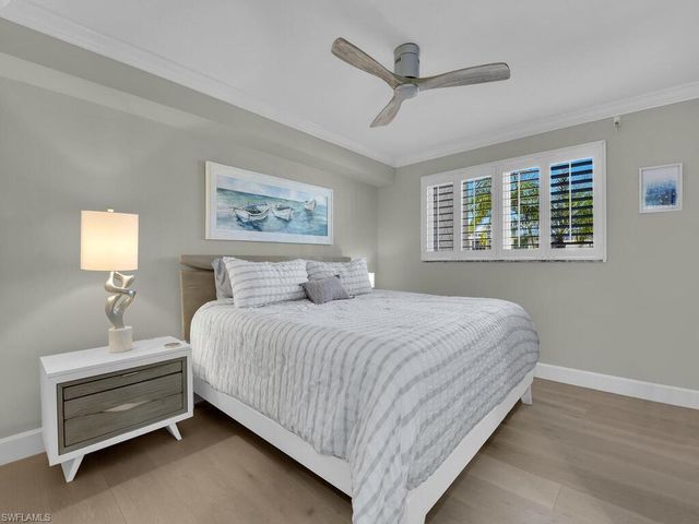 222 Harbour DR 103, Naples, FL 34103