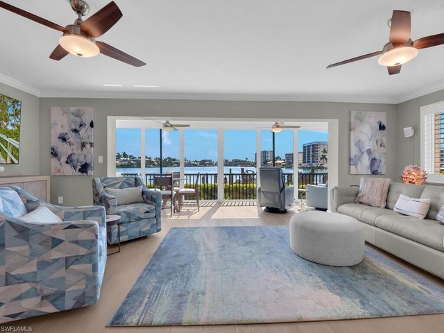 222 Harbour DR 103, Naples, FL 34103