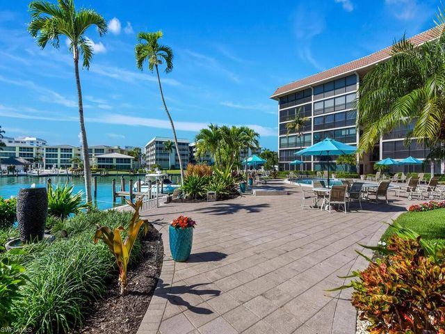 222 Harbour DR 103, Naples, FL 34103