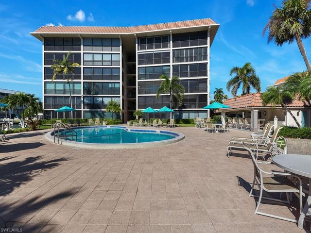 222 Harbour DR 103, Naples, FL 34103