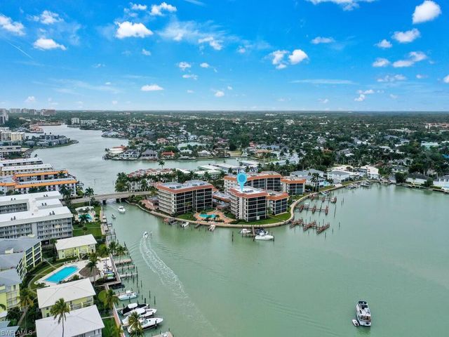 222 Harbour DR 103, Naples, FL 34103