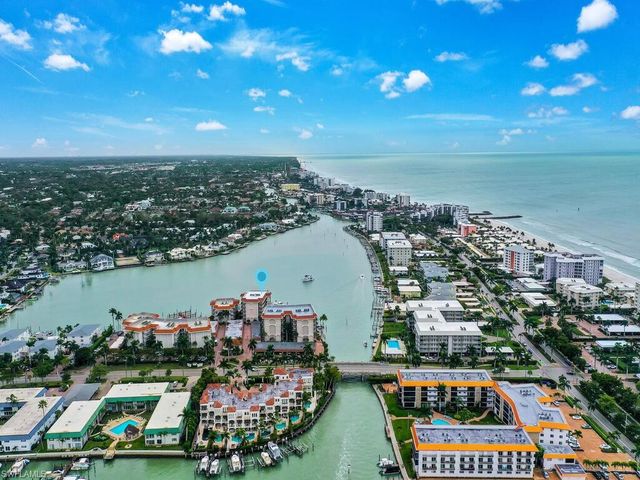 222 Harbour DR 103, Naples, FL 34103