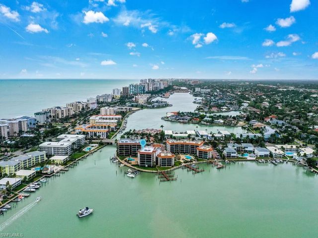 222 Harbour DR 103, Naples, FL 34103