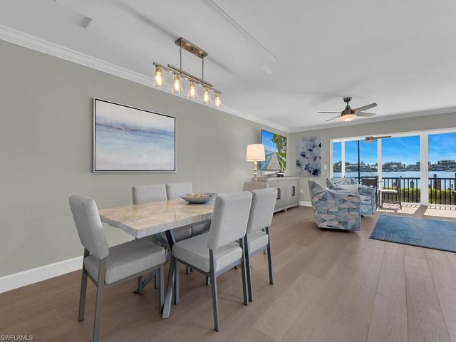 222 Harbour DR 103, Naples, FL 34103