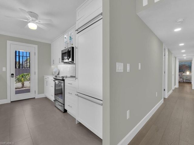 222 Harbour DR 103, Naples, FL 34103