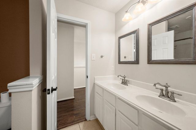 147 W Drifting Shadows Circle, Conroe, TX 77385