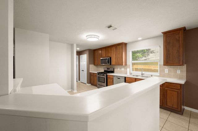 147 W Drifting Shadows Circle, Conroe, TX 77385