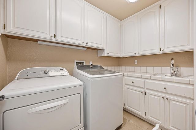 10111 Cavalletti Dr, Sacramento, CA 95829