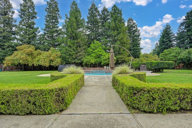 10111 Cavalletti Dr, Sacramento, CA 95829