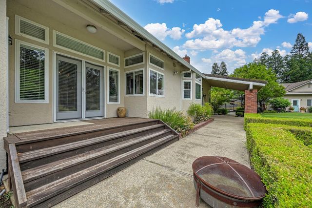 10111 Cavalletti Dr, Sacramento, CA 95829