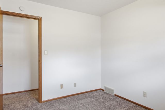 2115 7th Ave NW, Minot, ND 58703
