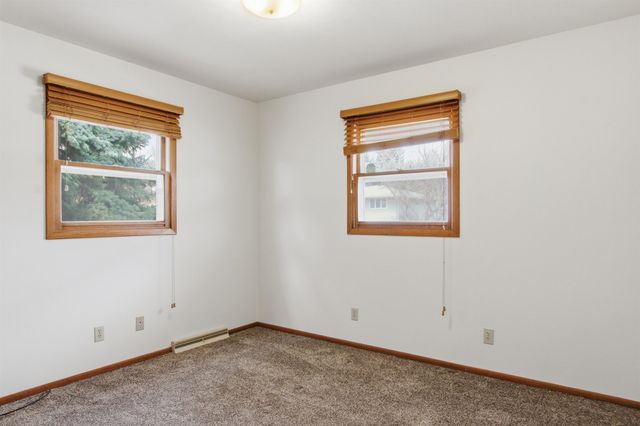 2115 7th Ave NW, Minot, ND 58703
