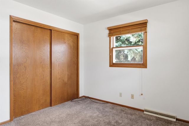2115 7th Ave NW, Minot, ND 58703