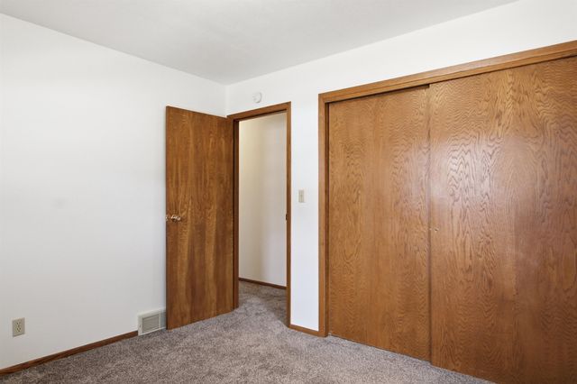 2115 7th Ave NW, Minot, ND 58703