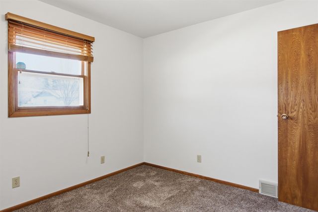 2115 7th Ave NW, Minot, ND 58703
