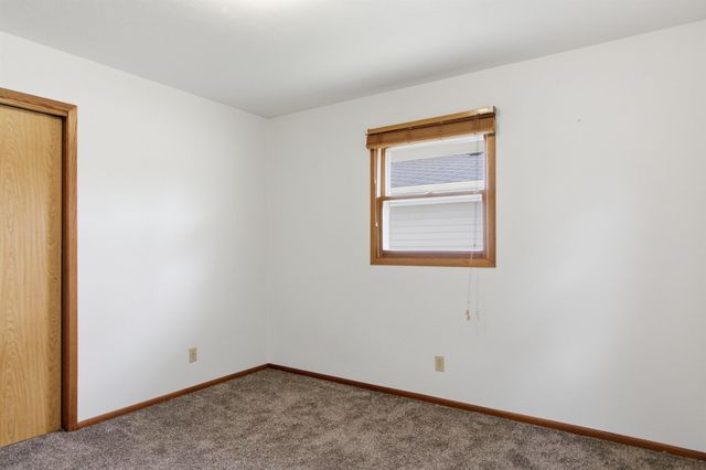 2115 7th Ave NW, Minot, ND 58703