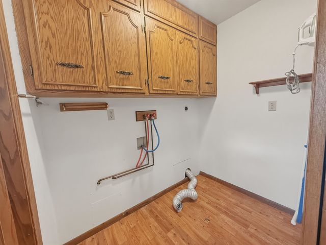 2115 7th Ave NW, Minot, ND 58703