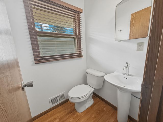 2115 7th Ave NW, Minot, ND 58703