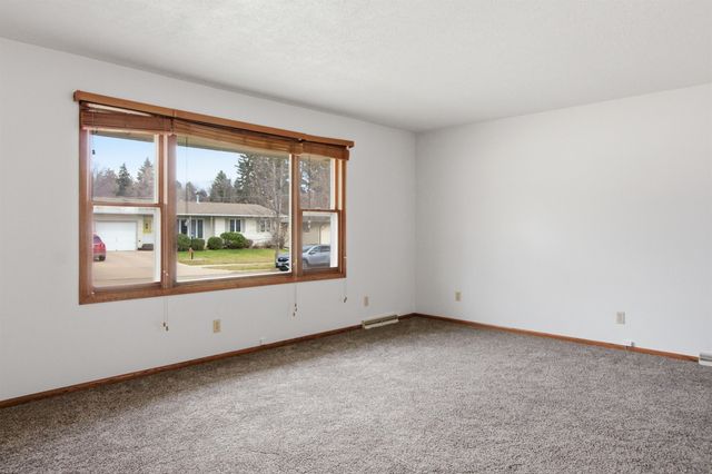 2115 7th Ave NW, Minot, ND 58703