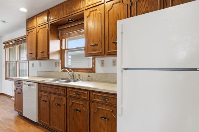 2115 7th Ave NW, Minot, ND 58703