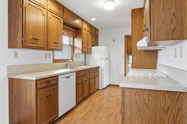 2115 7th Ave NW, Minot, ND 58703