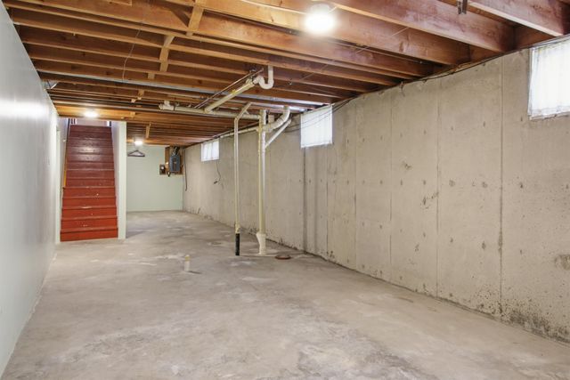 2115 7th Ave NW, Minot, ND 58703