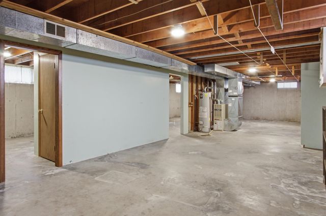 2115 7th Ave NW, Minot, ND 58703