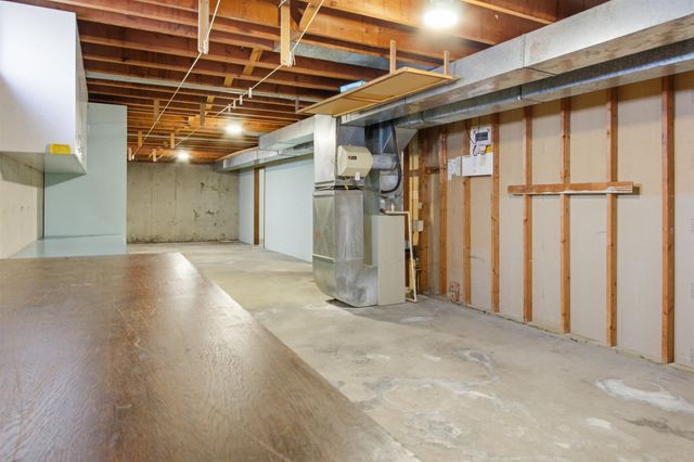 2115 7th Ave NW, Minot, ND 58703