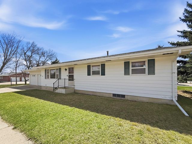 2115 7th Ave NW, Minot, ND 58703