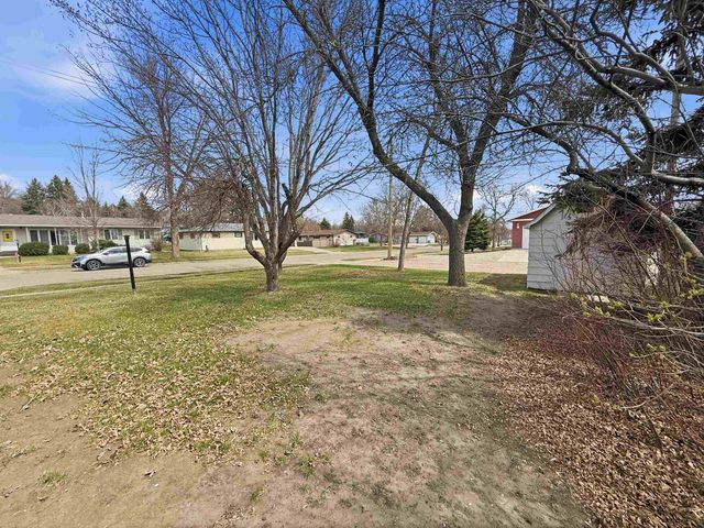2115 7th Ave NW, Minot, ND 58703