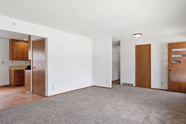 2115 7th Ave NW, Minot, ND 58703