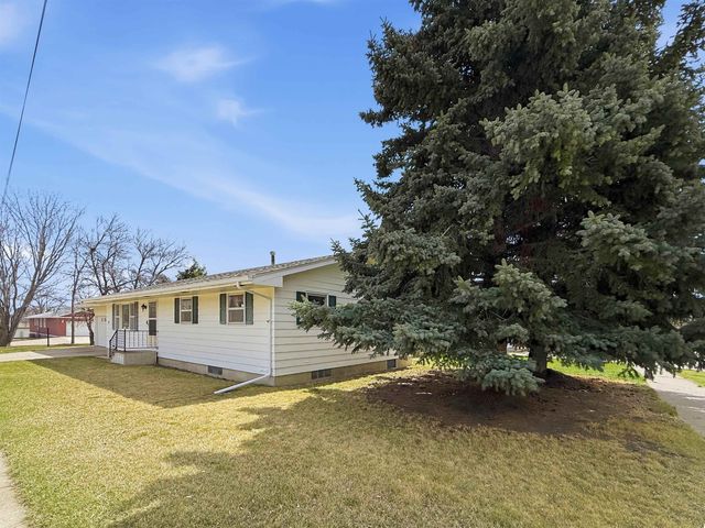 2115 7th Ave NW, Minot, ND 58703