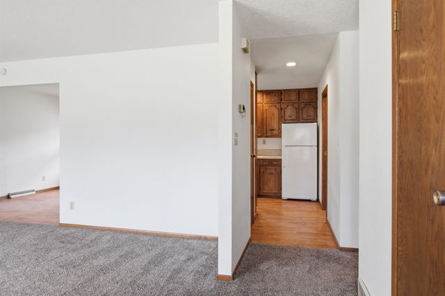 2115 7th Ave NW, Minot, ND 58703